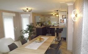 Grosszuegige Ferienwohnung Am Waldesrand Im Seenland