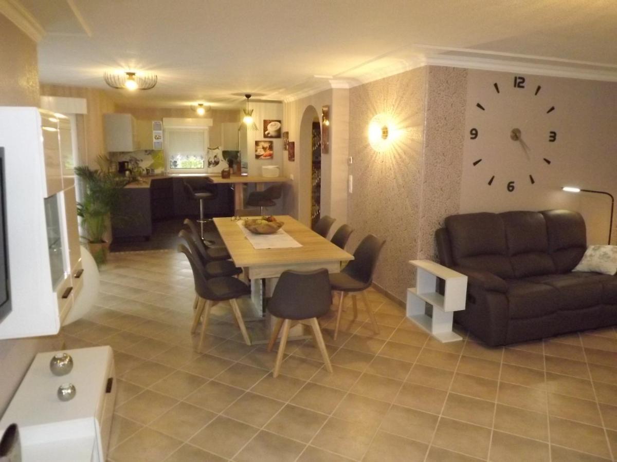 Grosszuegige Ferienwohnung Am Waldesrand Im Seenland Lauta Exteriér fotografie