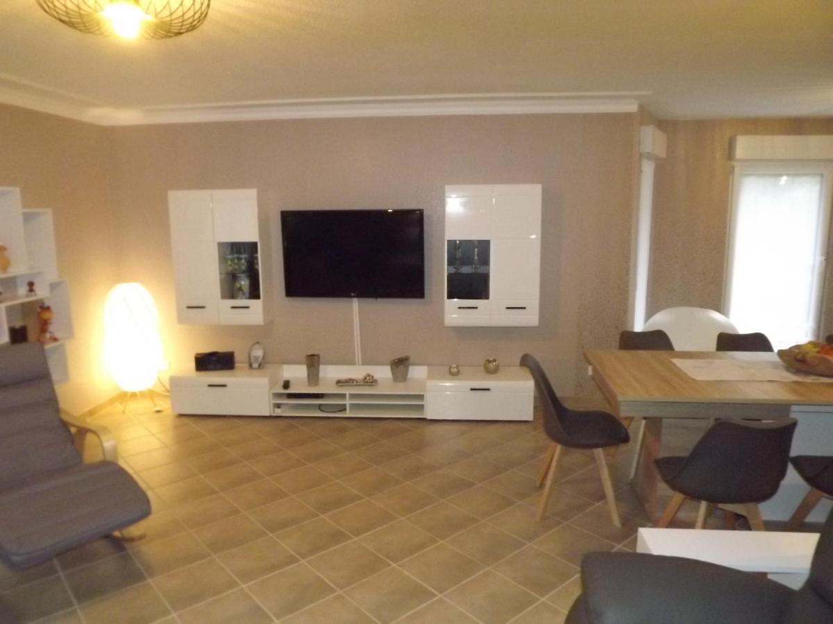 Grosszuegige Ferienwohnung Am Waldesrand Im Seenland Lauta Exteriér fotografie